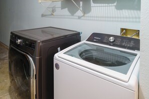 Interior - Spacious 4-bedroom house in peaceful Austin, 10 min from airport (Austin)