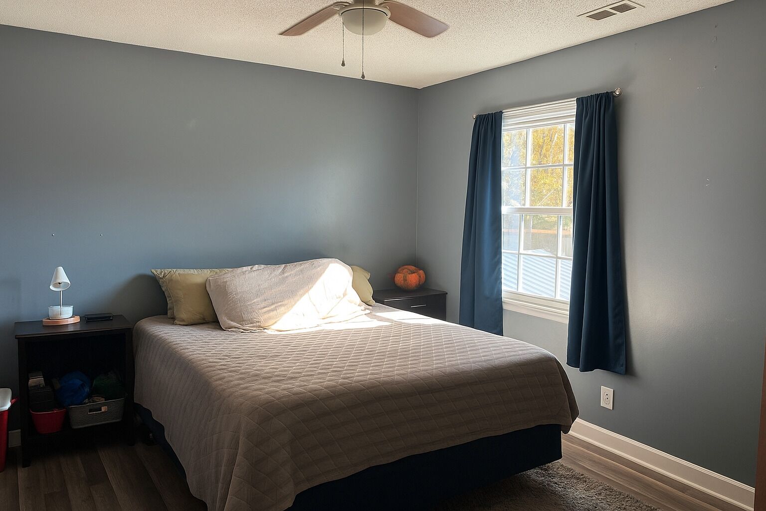 5 bedrooms, iron/ironing board, WiFi, bed sheets