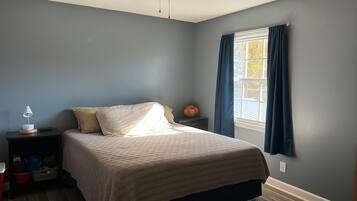 5 bedrooms, iron/ironing board, WiFi, bed sheets