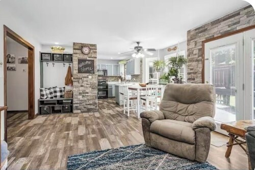 PLENTY OF ROOM IN OUR PET FRIENDLY COZY 5 BEDROOM HOME IN A GREAT  NEIGHBORHOOD