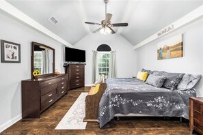 5 chambres, fer et planche à repasser, Wi-Fi gratuit, draps fournis