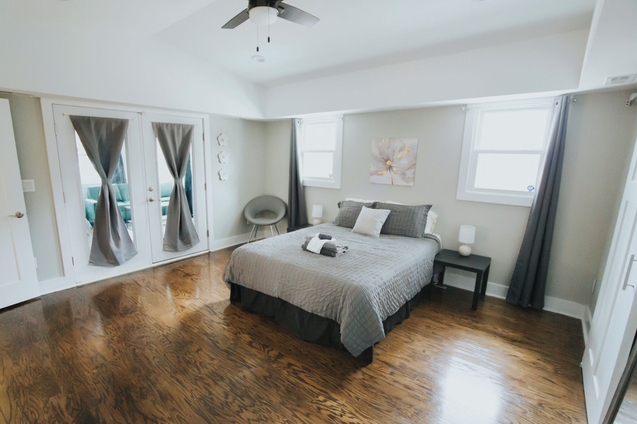 4 bedrooms, desk, iron/ironing board, WiFi