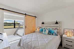 2 bedrooms, WiFi, bed sheets - Prime Marco Island Condo Close to the Beach (Marco Island)