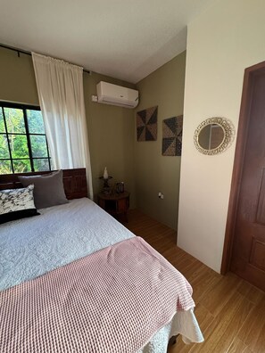 2 slaapkamers, een strijkplank/strijkijzer, wifi, beddengoed