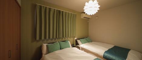 Family Condo, 5 Bedrooms, Non Smoking, Private Bathroom | Blackout curtains, iron/ironing board, free WiFi