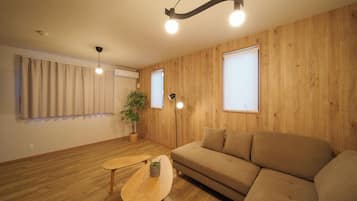 Appartamento familiare, 5 camere da letto, non fumatori, bagno privato | Area soggiorno | TV a schermo piatto