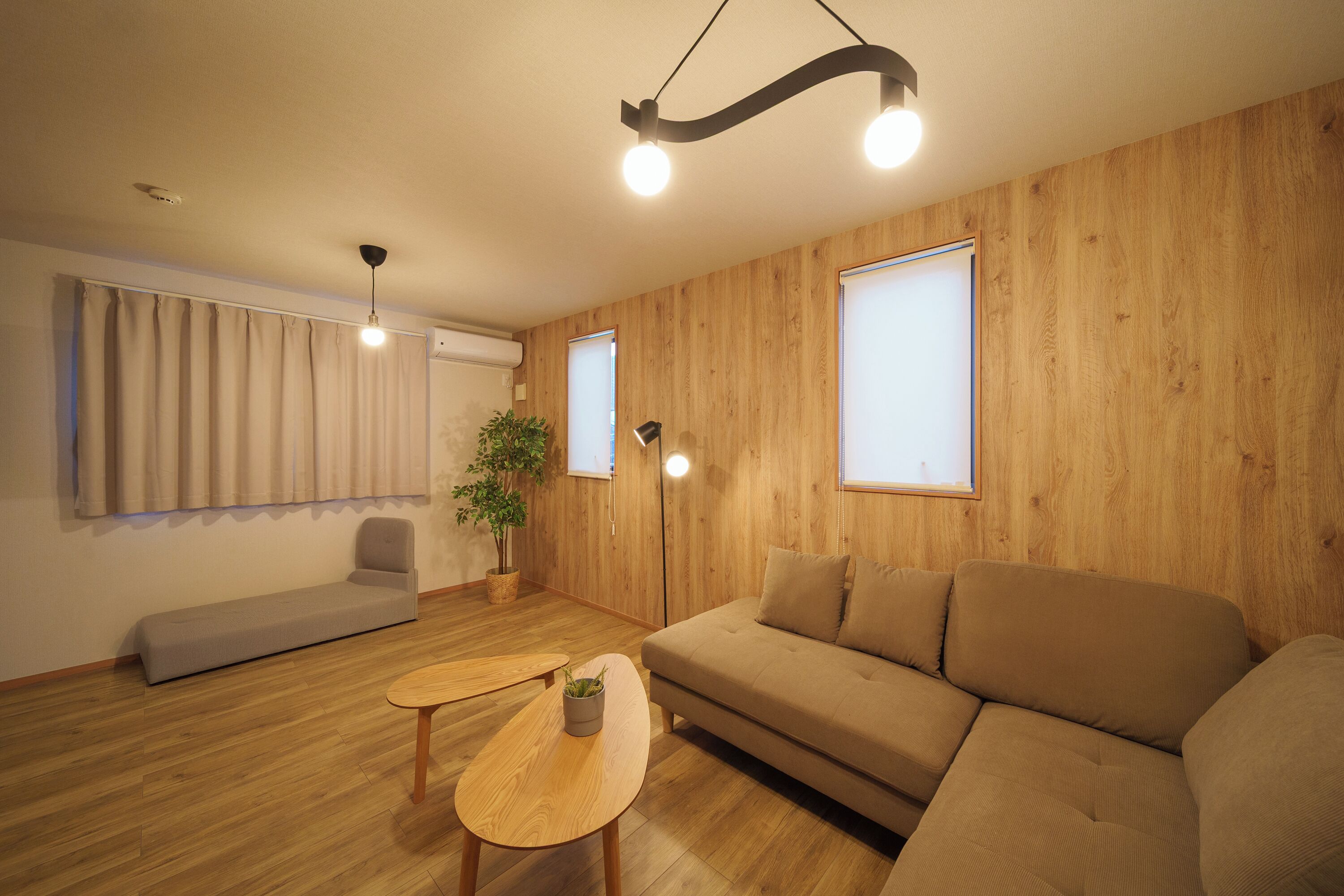 Family Condo, 5 Bedrooms, Non Smoking, Private Bathroom | Living area | Flat-screen TV