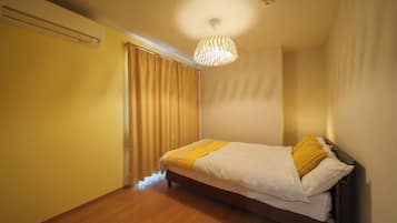 Cortinas blackout, tabla de planchar con plancha y wifi gratis