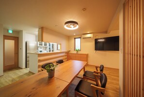 Family Condo, 5 Bedrooms, Non Smoking, Private Bathroom | In-room dining - Triangle 2nd (Beppu)