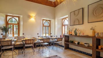 매일 뷔페 무료 아침 식사 포함