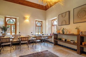 Desayuno buffet incluido todos los días 