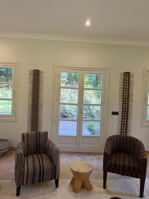 Studio Présidentiel | Coffres-forts dans les chambres, Wi-Fi gratuit