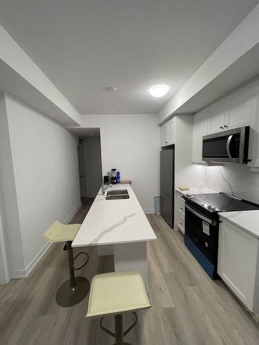 Room for Rent 
One private bedroom available in a new modern 3-bedroom townhouse