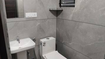 Căn hộ Economy | Phòng tắm | Khăn tắm