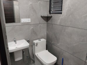 Economy Apartment | Bilik Mandi | Tuala disediakan 