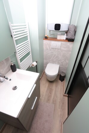 Hårføner, håndklær, såpe og toalettpapir