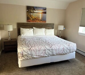 Iron/ironing board, WiFi, bed sheets - Cozy 2-bedroom condo in Winter Wonderland-- beautiful Dillon, CO (Dillon)