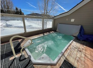 Outdoor spa tub - Cozy 2-bedroom condo in Winter Wonderland-- beautiful Dillon, CO (Dillon)