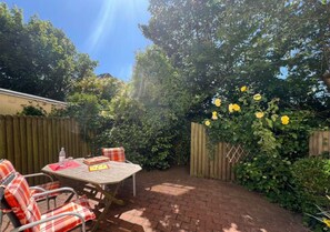 Outdoor dining - Vacation apartment Lukas Bockelmann's Hof Sylt (Sylt)