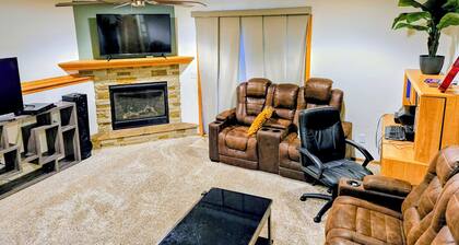 Perfect 2-bedroom house with AC in soothing Sioux Falls. living area and kitchen