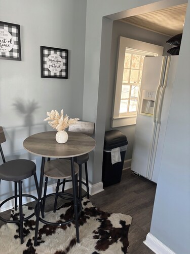 Cozy 1-bedroom pet friendly house in lovely Kernersville close to major highways