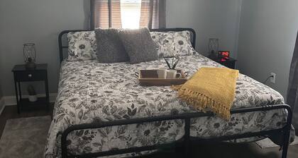 Cozy 1-bedroom pet friendly house in lovely Kernersville close to major highways
