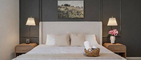 5 bedrooms, iron/ironing board, WiFi, bed sheets