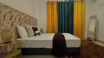 3 chambres, fer et planche à repasser, Wi-Fi, draps fournis