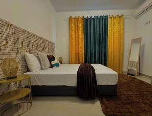3 bedrooms, iron/ironing board, WiFi, bed sheets