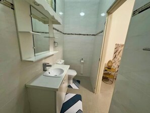 Poreamme, hiustenkuivaaja, pyyhkeet, saippua