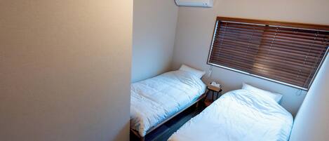 Free WiFi, bed sheets