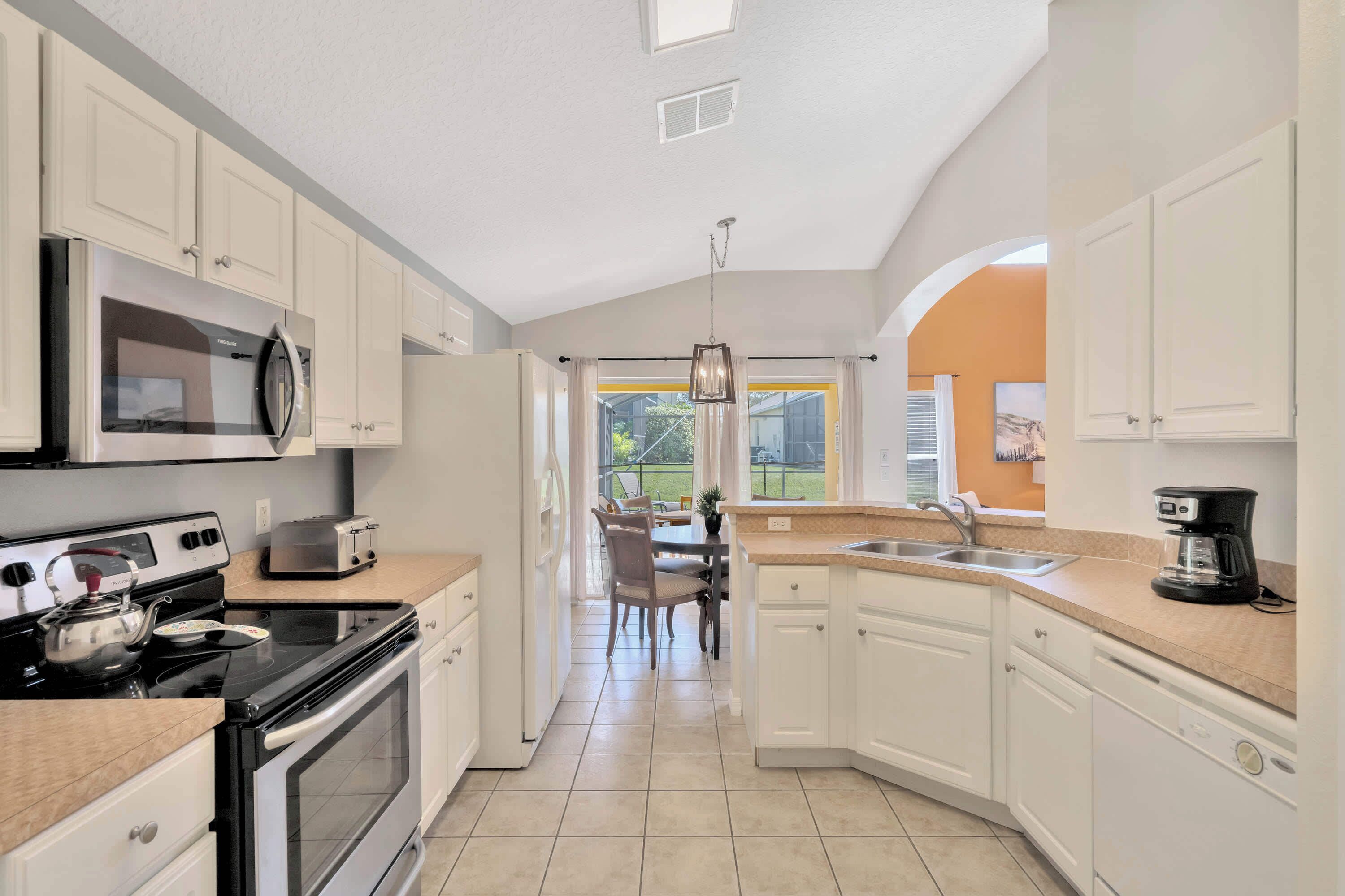 冷蔵庫、電子レンジ、コンロ、食器洗い機