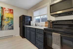 Private kitchen - Not Fancy. Just Right. Hot Tub Cottage Near It All (Colorado Springs)