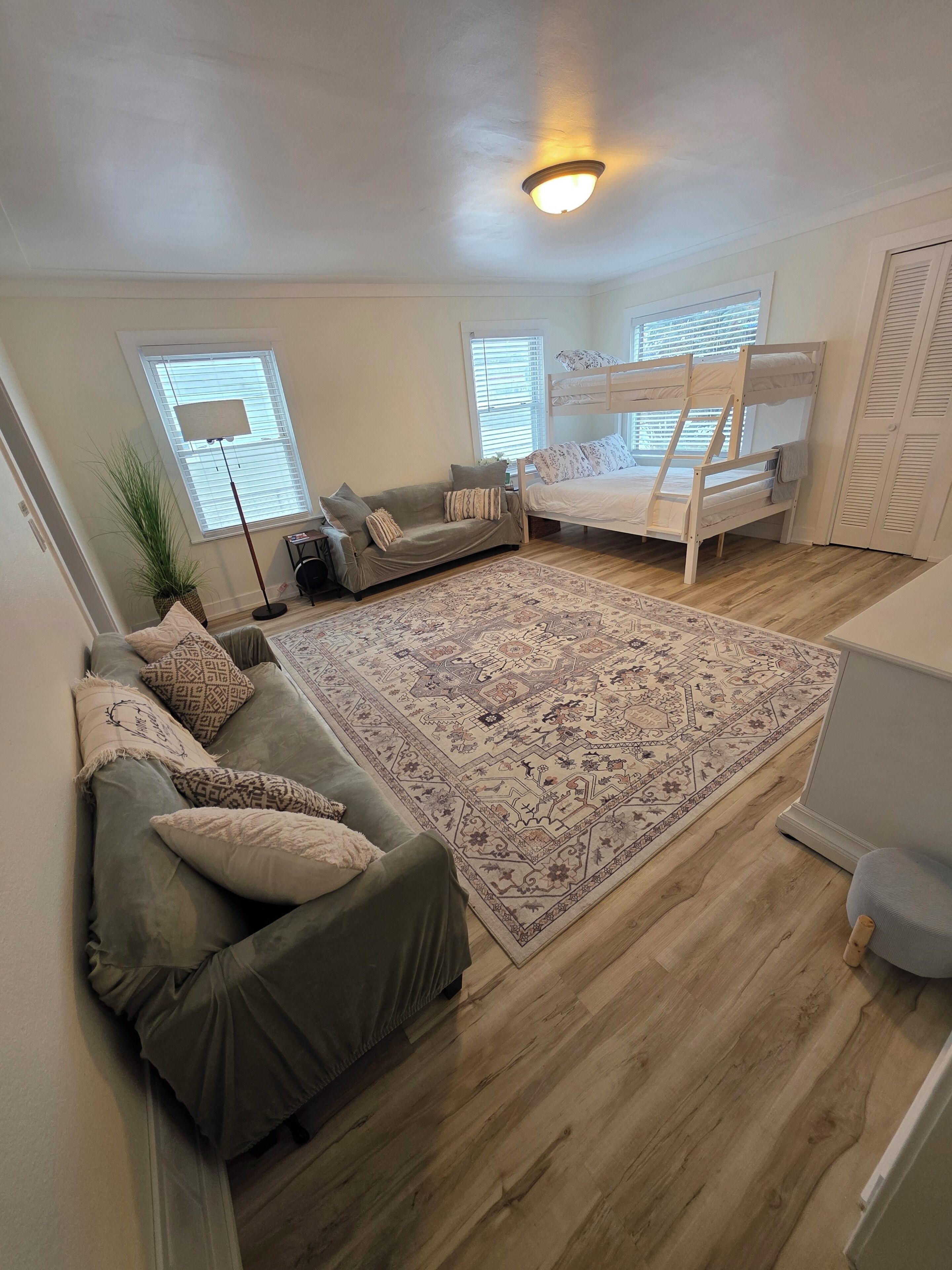 2 chambres, fer et planche à repasser, Wi-Fi gratuit, draps fournis