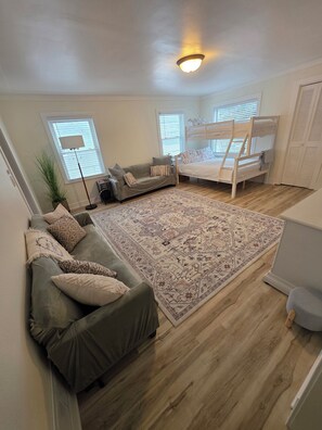 2 chambres, fer et planche à repasser, Wi-Fi gratuit, draps fournis