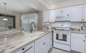 Microwave, oven, stovetop, dishwasher - 3 Bed 3 Bath 5-Mins to Fort Myers Beach, Sanibel & Captiva! (Fort Myers)