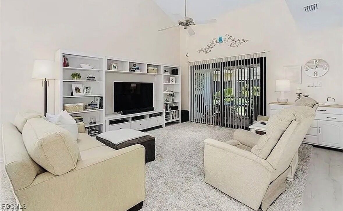 TV connectée, jeux vidéo, lecteur de DVD, livres