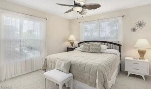 3 bedrooms, desk, iron/ironing board, free WiFi - 3 Bed 3 Bath 5-Mins to Fort Myers Beach, Sanibel & Captiva! (Fort Myers)