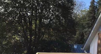 Idyllic vacation apartment/mechanic's apartment