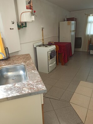 Private kitchen - Apartment located 5 min from the Costanera, Amphitheater of the forest, central area. (El Calafate)