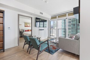 3 bedrooms, iron/ironing board, free WiFi, bed sheets - Luxury Condo with Iconic Downtown Toronto Views (Toronto)