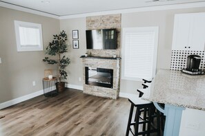 Interior - 8 Min Walk to RiverWalk, Modern Newly Built Home (Wilmington)