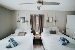 3 bedrooms, desk, WiFi, bed sheets - 8 Min Walk to RiverWalk, Modern Newly Built Home (Wilmington)