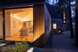 Exterior - A Contemporary Tahoe Retreat (South Lake Tahoe)