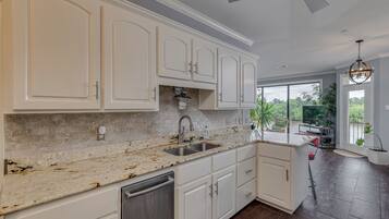 Microondas, horno y parrilla de estufa