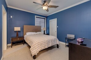 2 habitaciones, tabla de planchar con plancha, wifi y ropa de cama 