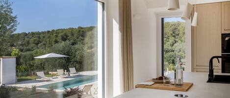 Fridge, microwave, dishwasher, toaster