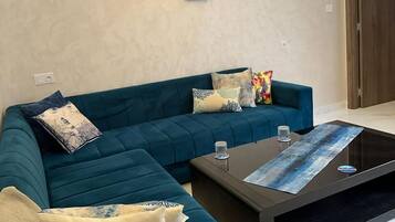 Loftsleilighet, 1 soverom, balkong | Oppholdsområde