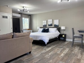 1 bedroom, iron/ironing board, WiFi, bed sheets - Charming Casita with AC in delightful Prescott Valley (Prescott Valley)