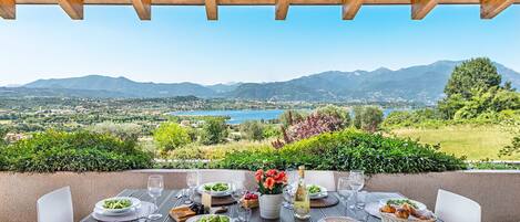 屋外ダイニングエリア